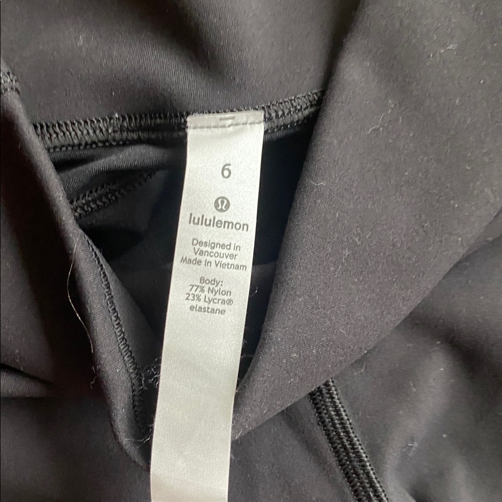 Lululemon In Movement Tight 25" *Everlux Black Size 6 - Picture 4 of 11